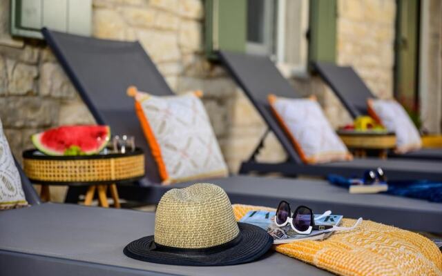 Serenity - Beautiful Newly Renovated Villa Close to Lakka