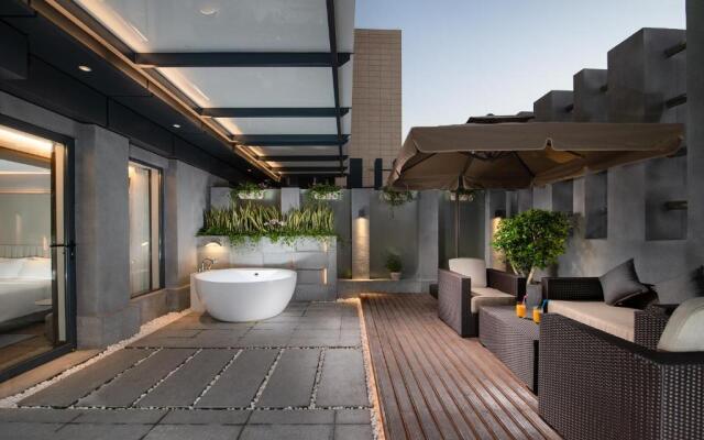 Golden Tulip Hotel