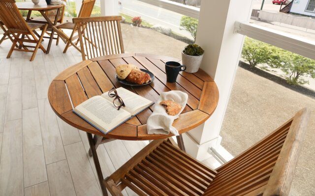 The Sea Breeze Inn