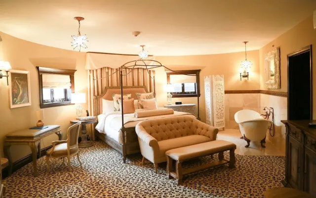 The Detroit Club