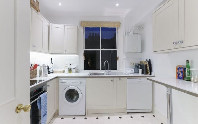 ALTIDO Attractive Chelsea Apartment Sleeps 4