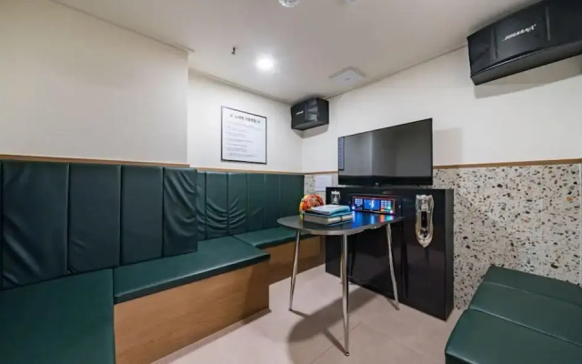 Rosy Hotel