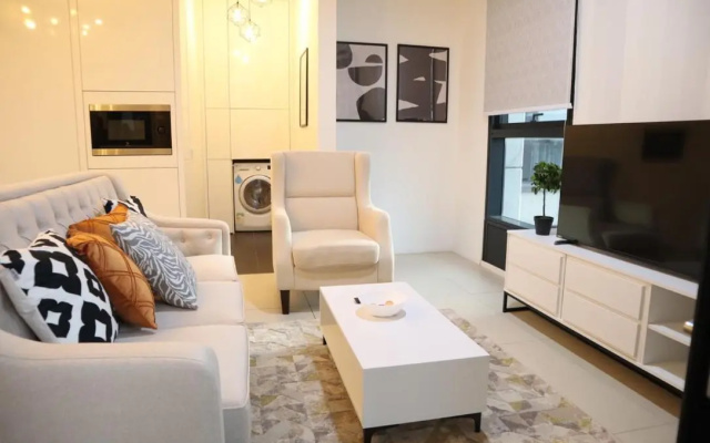 New Arcoris 6 Pax 2 BR with Pool View Mont Kiara - BOHO – Guest Rooms – Kuala Lumpur