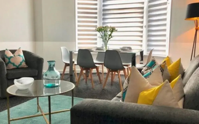 Modern Apartment In Glasgow With Terrace
