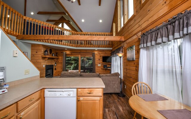 McKenzie's Cabin 2 Bedroom House