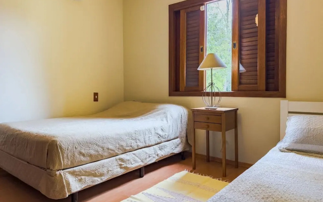 Espaço gourmet e home-office na Granja Viana