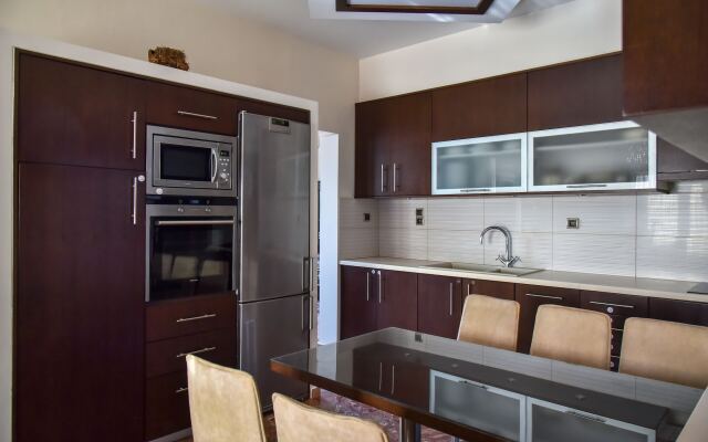 Iraklis Studios & Apartments