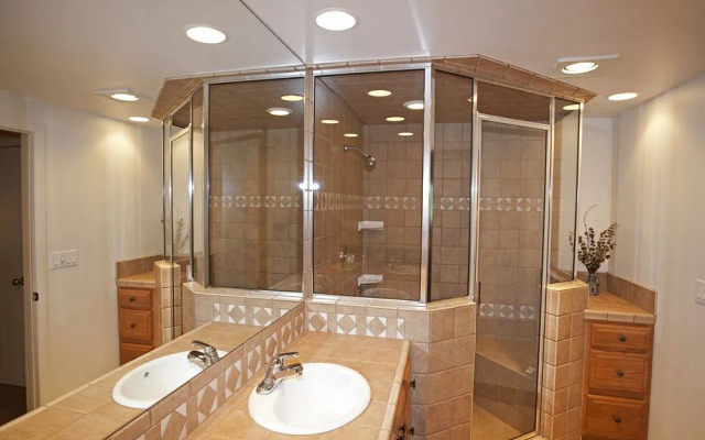 Stonebridge Condominiums