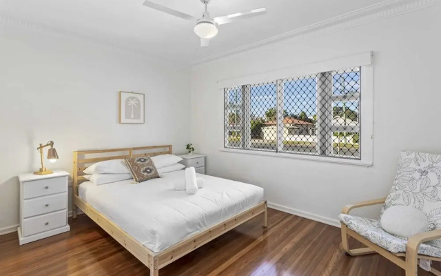 Beachside 3-bed Family Home With Parking & Veranda