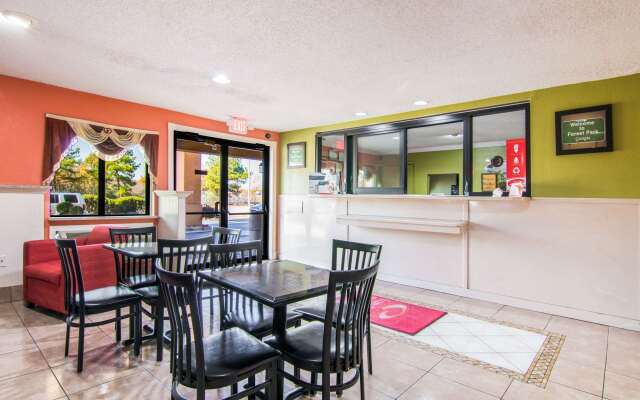 Econo Lodge Atlanta Airport East