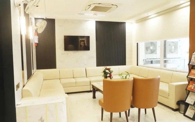 Hotel Devki Inn