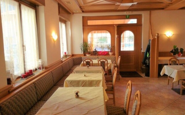 Green Base Hotel B&B