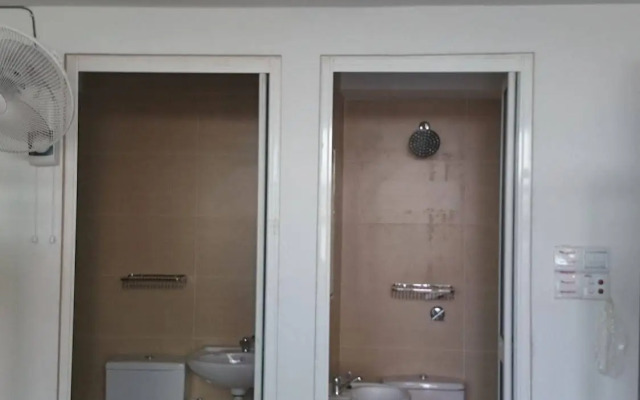 Halo Hostel