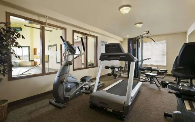 Super 8 By Wyndham Fort Nelson - фото 4