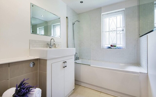 Homely Brompton Park Apartment