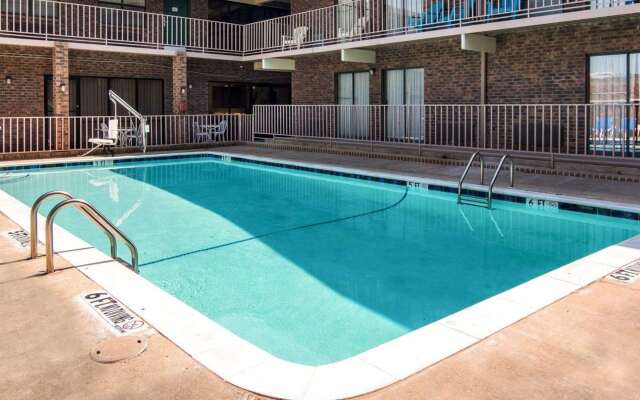 Quality Inn Magnolia