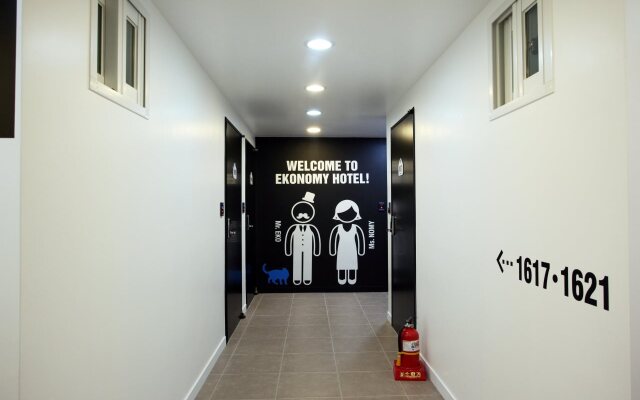 Ekonomy Hotel Myeongdong Central