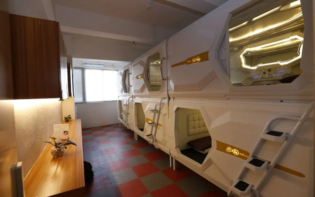 Phoenix Egg Youth Hostel