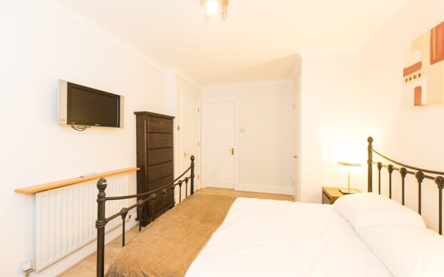 Three Bedroom Limehouse