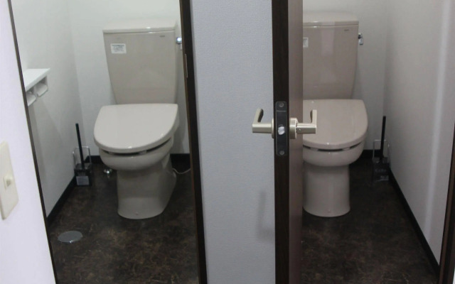 Shaq Bighouse - Hostel