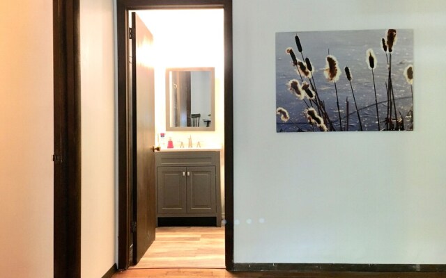 Beautiful Lakeside House Near Camelback