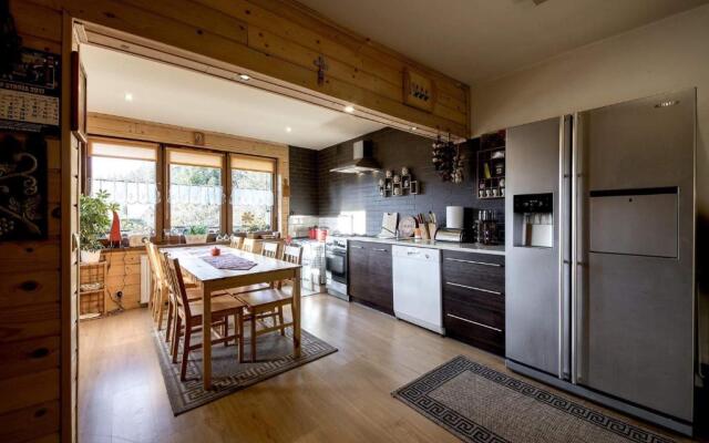 Willa Karolinka Stróża