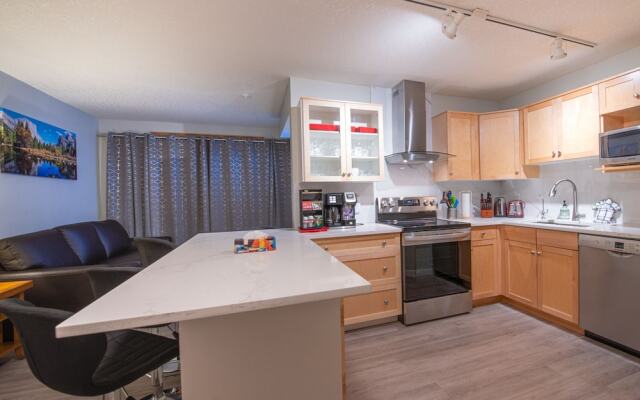 Mountain View 2 Bedroom Condo-Top Floor