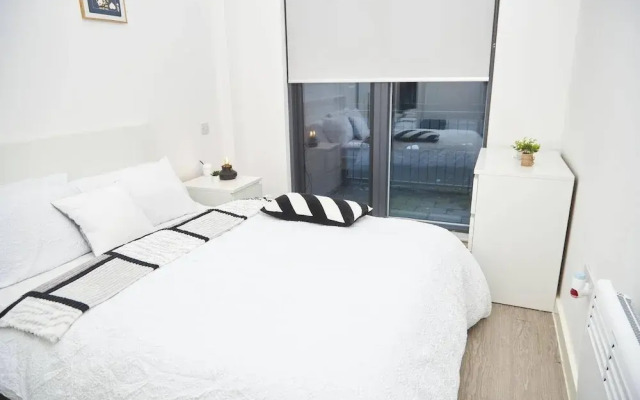 Apartment-sleeps4-streetparking-balcony-duplex