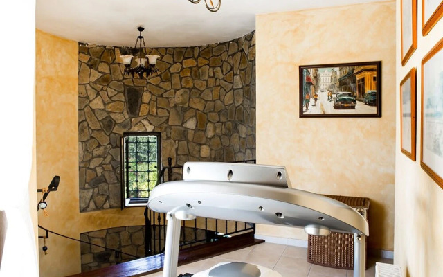 Important Group Villa Costa