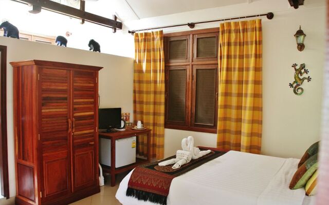 The Pool and Palm Villa