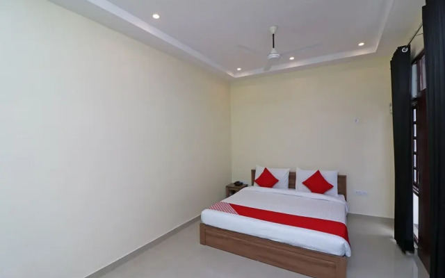 OYO Flagship 27925 Kotra House Gomtinagar