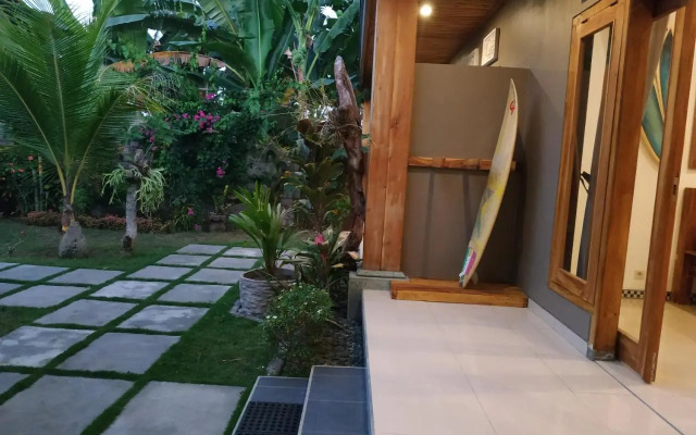 Surf Retreat Villa Sari