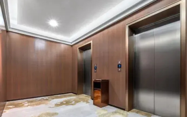 Moyuan Heyue Hotel (Luohe Convention and Exhibition Center)