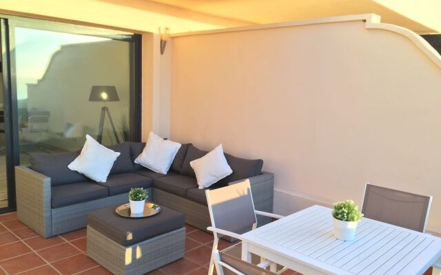 Superb SEA & Sunrise Luxurious Apartment