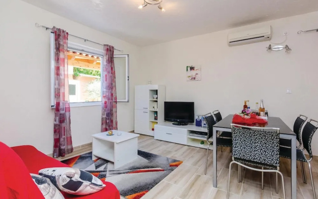 Amazing Home in Lovorno With Wifi and 4 Bedrooms