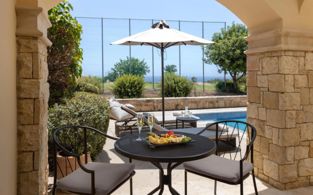 Aphrodite Hills Hotel