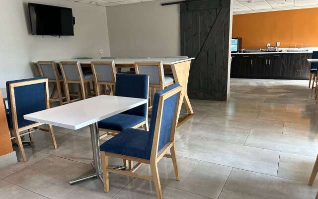 La Quinta Inn & Suites by Wyndham Orlando South
