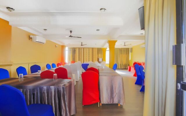 OYO 388 Teeka's Holiday Inn
