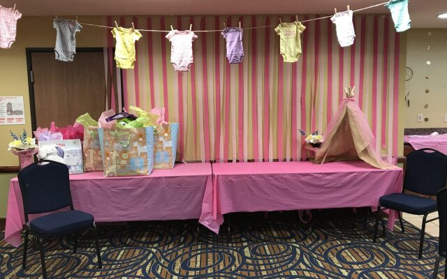 Holiday Inn Express Hotel & Suites Barstow-Outlet Center by IHG