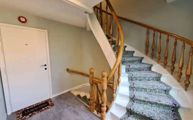 Spacious And Modern 3-bedroom Near Center, Free Parking