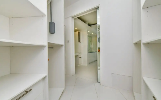 Ocean Front 7-bedroom 7-bath Sunset Views Malmok!