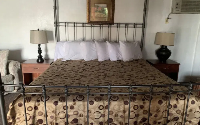 Cottonwood Court Motel