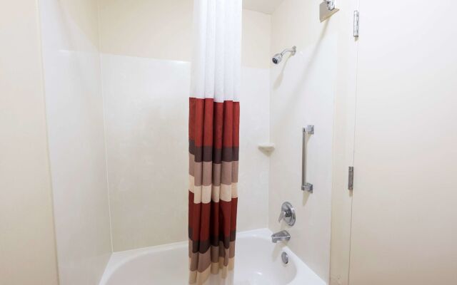Red Roof Inn & Suites Savannah Airport