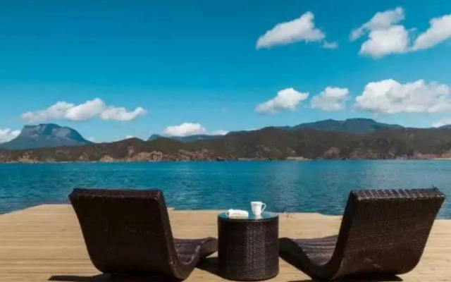 Date One @ Lugu Lake