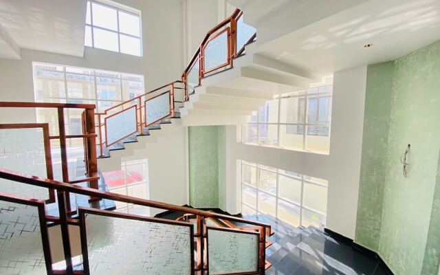 Hotel Holiday Grand Near Expo Mart