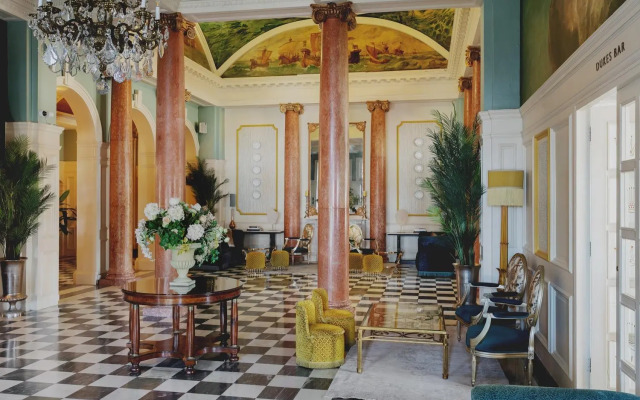 Queens Hotel