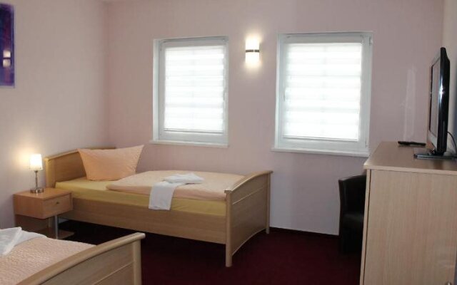 Hotel Pension garni Schwerin-Unterkunft