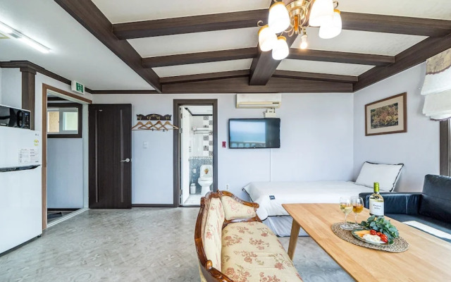 Gangneung Pension Sea and - Pet Friendly