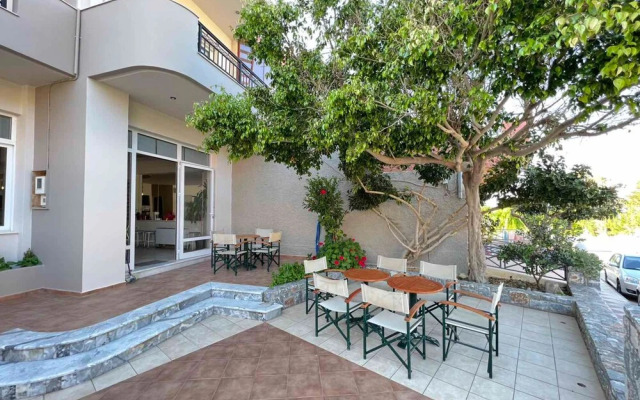 Avenue Hotel