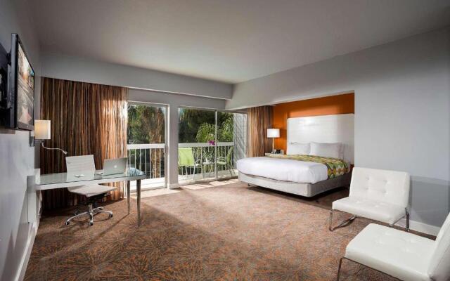 Sportsmens Lodge Hotel